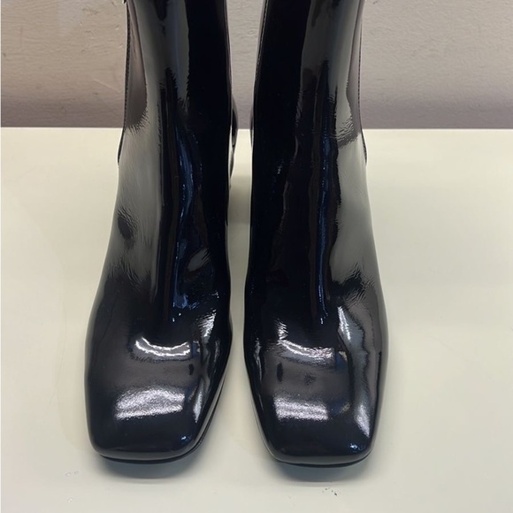 Agl MADE IN ITALY Black Ankle Boots with Sleek Design and Comfort - Picture 4 of 10